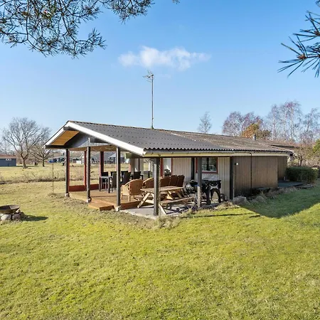 Beautiful In With Kitchen Holiday home