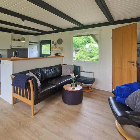 Feriehus 2 Bedroom Cozy In